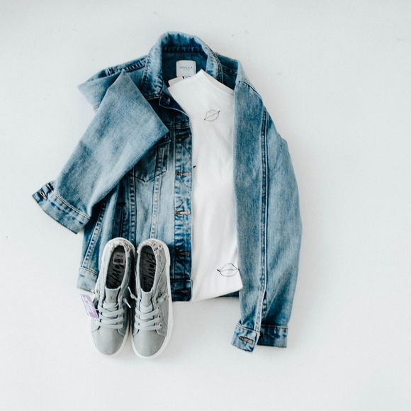 Lips on me tee - Picture 2 of 3